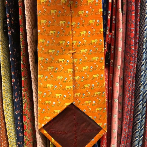 Ferragamo tie. Orange and yellow. Animals print. - Picture 7 of 7